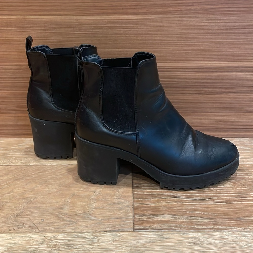 LAST CHANCE: Platform Chelsea Boots 🖤